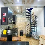UrbanFlat 32 - Appartement de 2 étages en plein centre de Paris
