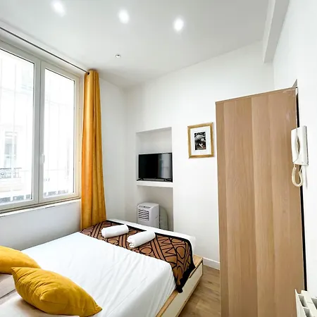 Urbanflat 32 - De 2 étages En Plein Centre De Appartamento