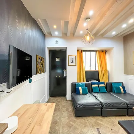 Urbanflat 32 - De 2 étages En Plein Centre De Appartamento *
